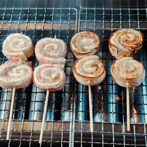 油揚げを豚バラで巻いて焼いてみたり〜 