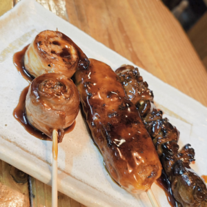 ビールと焼き鳥どうぞ〜
